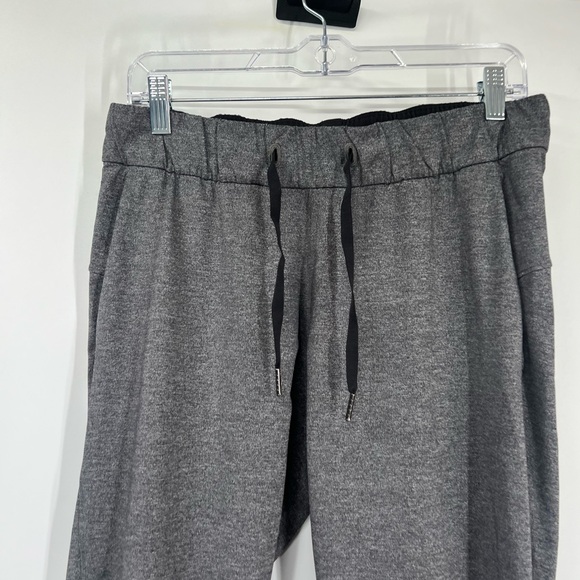 Lululemon On The Fly Pant 28" in Heathered Black - Picture 3 of 8